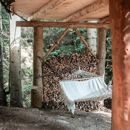 Veza V Korunach Stromov ラグジュアリーテント