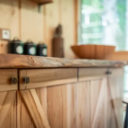 Veza V Korunach Stromov Luksustelt