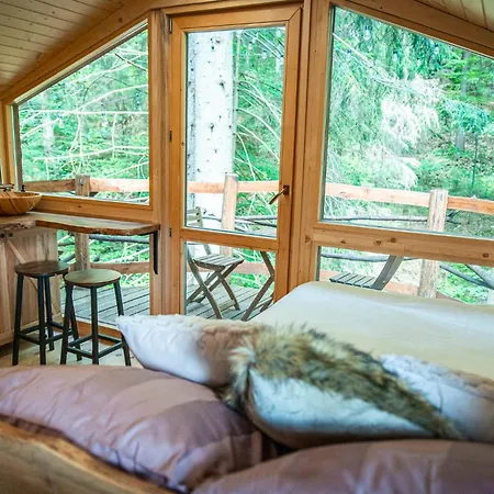 Veza V Korunach Stromov Luksustelt